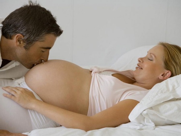 có nên quan hệ khi mang thai không?