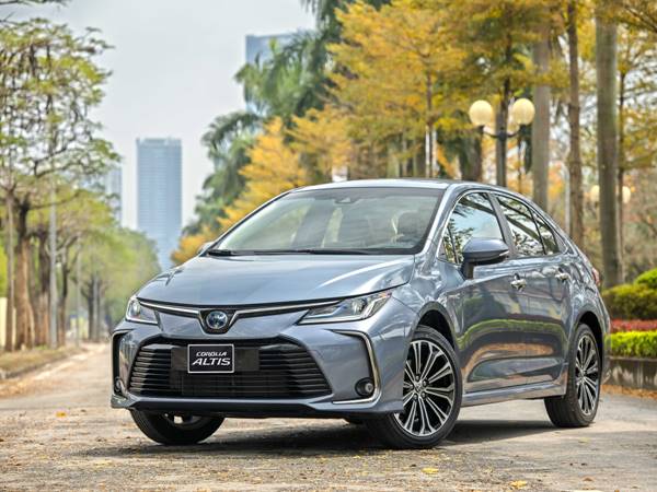 Review xe Toyota Corolla Altis - Dòng xe sang trọng bền bỉ