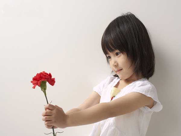 Giải mã ý nghĩa giấc mơ thấy được tặng hoa