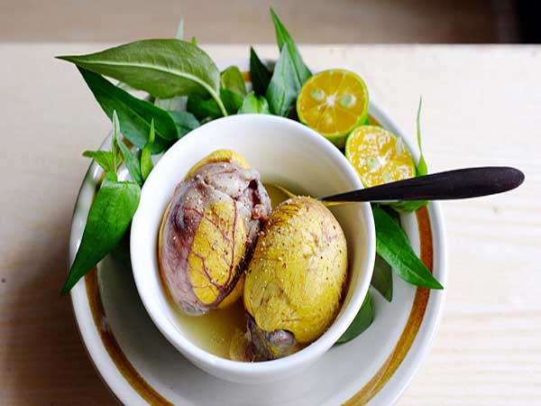 Mơ thấy trứng vịt lộn đánh con gì?