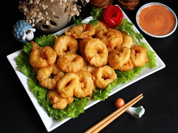 Chiêm bao thấy bánh tẩm bột rán vàng ươm, giòn rụm