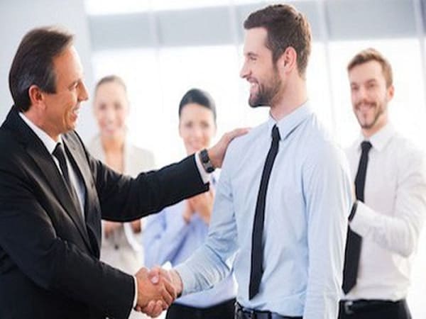 Những lời khuyên khi gặp lại sếp cũ