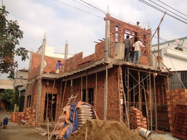 Nhìn thấy xây nhà điềm báo thịnh vượng hay khó khăn?