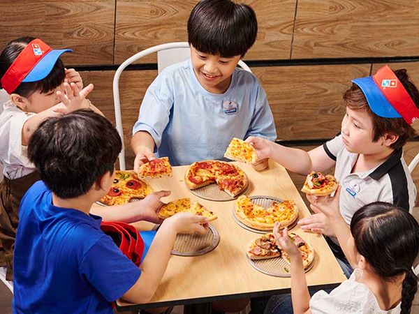 Ẩm thực quốc tế cho bé – nên thử và nên tránh gì?