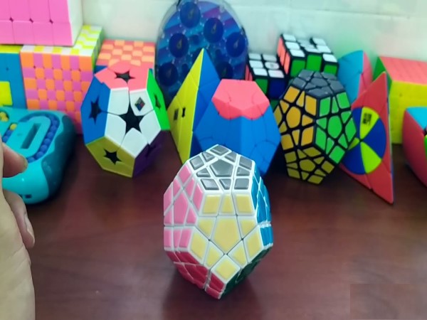 Rubik 12 mặt: Cách giải Rubik Megaminx phức tạp nhất Rubik 12 mặt: Cách giải Rubik Megaminx phức tạp nhất